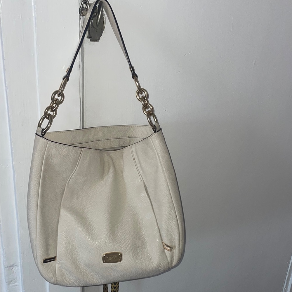 Elegant Cream Leather Shoulder Bag